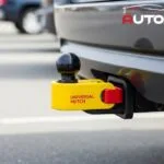 Universal hitch lock for car